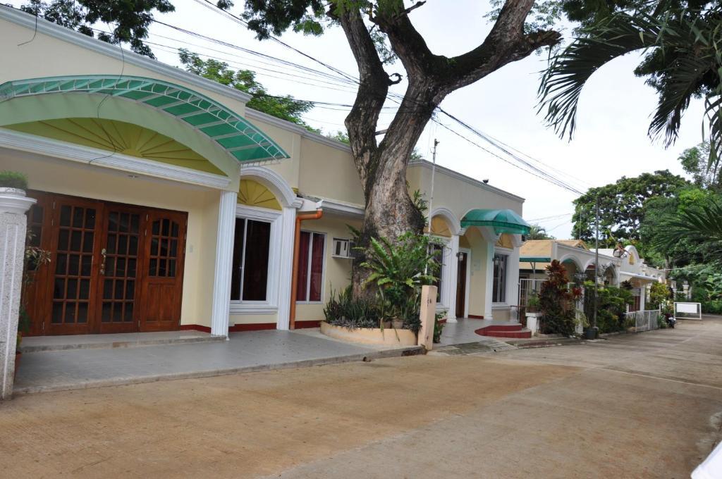 D'Lucky Garden Inn & Suites Tiniguiban Екстериор снимка