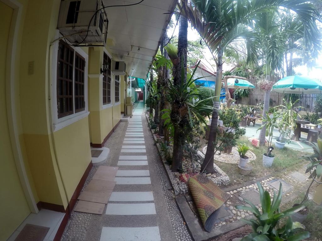 D'Lucky Garden Inn & Suites Tiniguiban Екстериор снимка