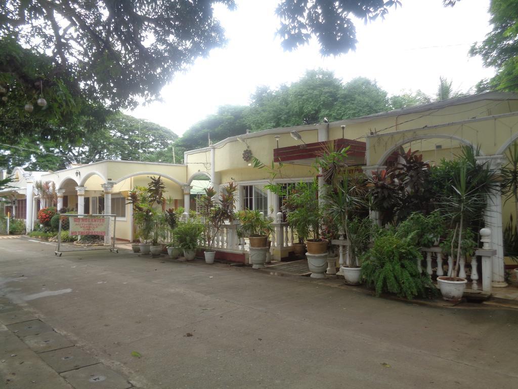 D'Lucky Garden Inn & Suites Tiniguiban Екстериор снимка