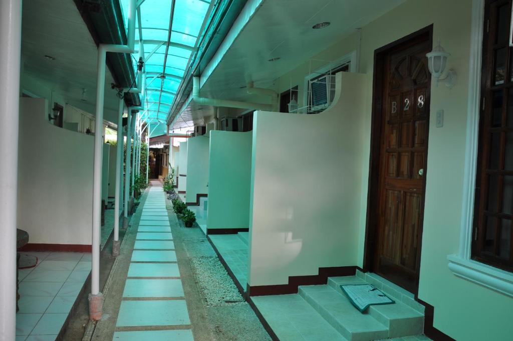 D'Lucky Garden Inn & Suites Tiniguiban Екстериор снимка