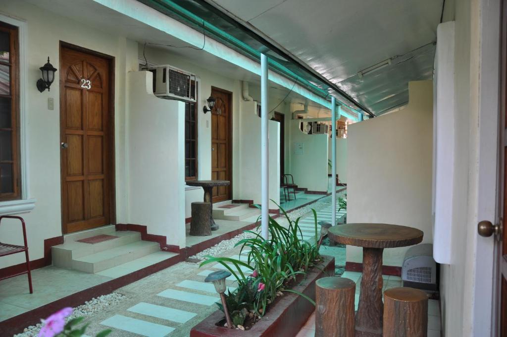 D'Lucky Garden Inn & Suites Tiniguiban Стая снимка