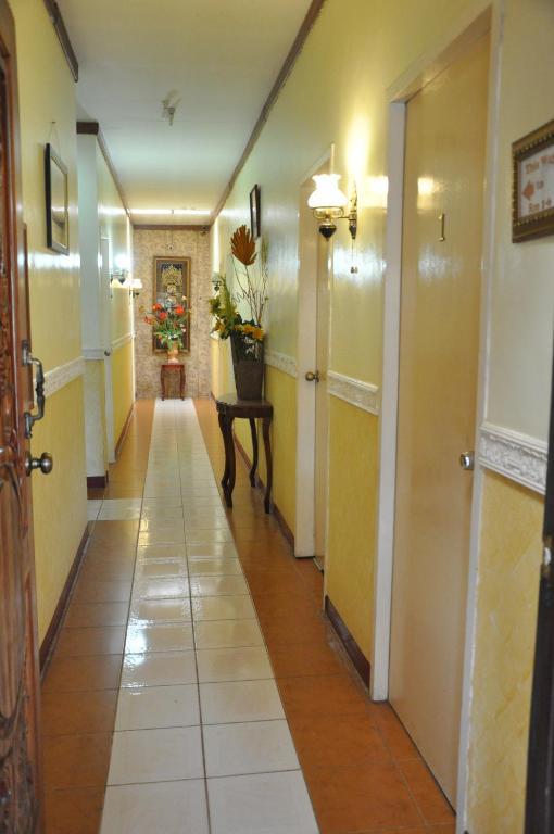 D'Lucky Garden Inn & Suites Tiniguiban Екстериор снимка