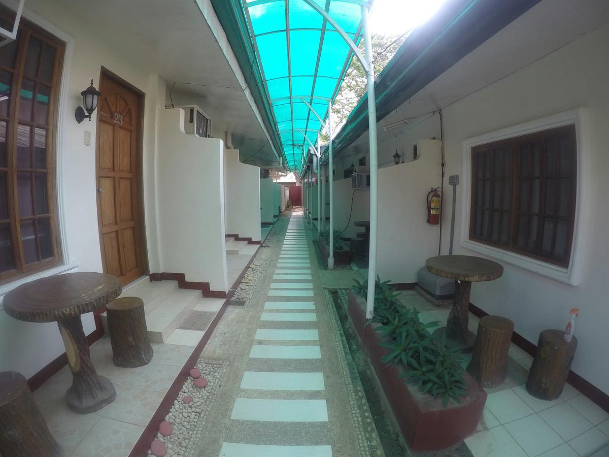 D'Lucky Garden Inn & Suites Tiniguiban Екстериор снимка