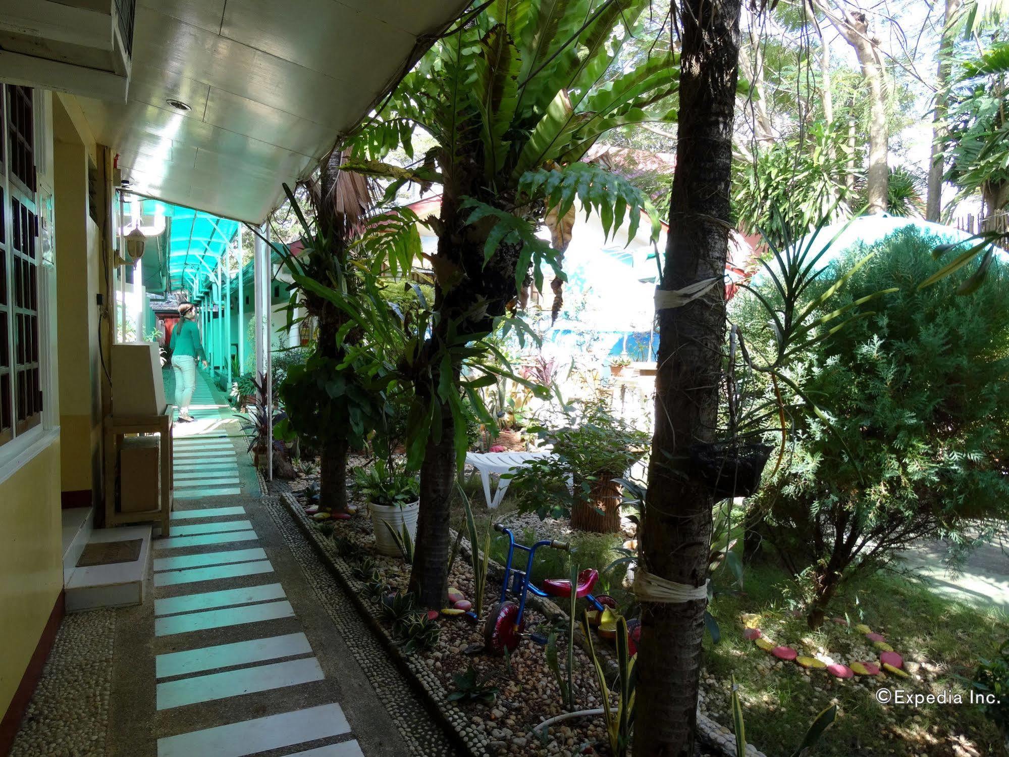 D'Lucky Garden Inn & Suites Tiniguiban Екстериор снимка