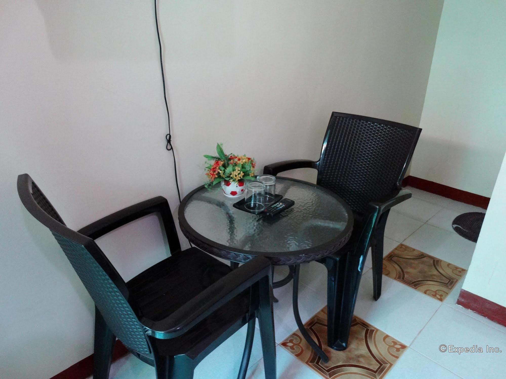 D'Lucky Garden Inn & Suites Tiniguiban Екстериор снимка