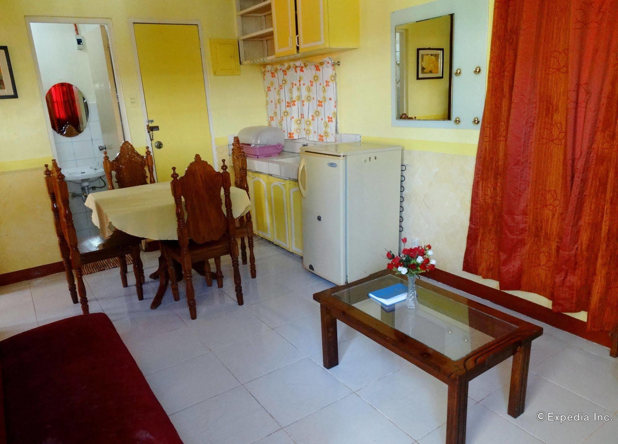 D'Lucky Garden Inn & Suites Tiniguiban Екстериор снимка