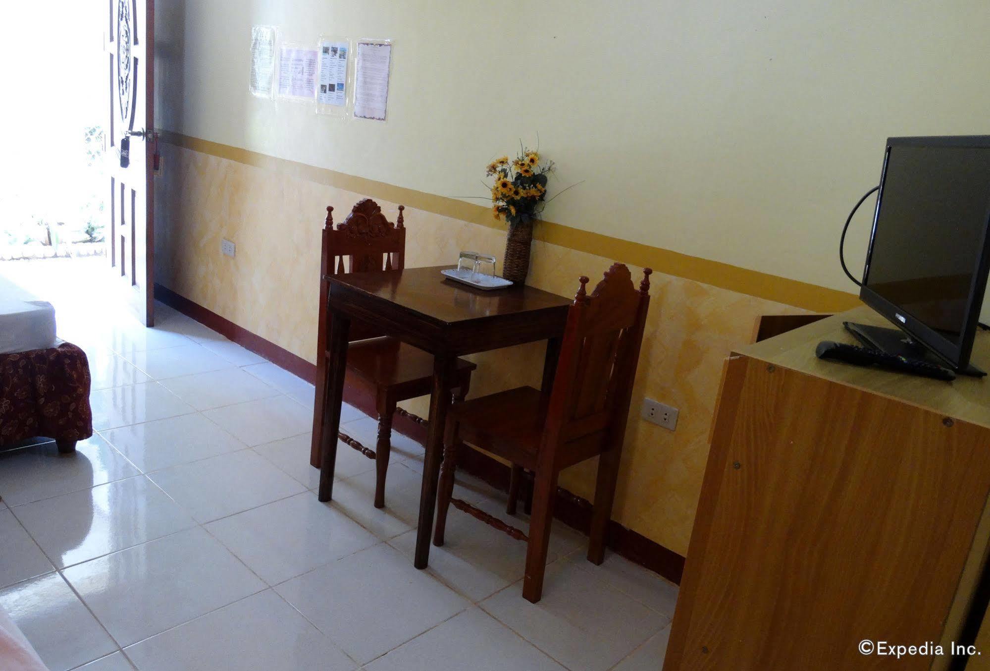 D'Lucky Garden Inn & Suites Tiniguiban Екстериор снимка