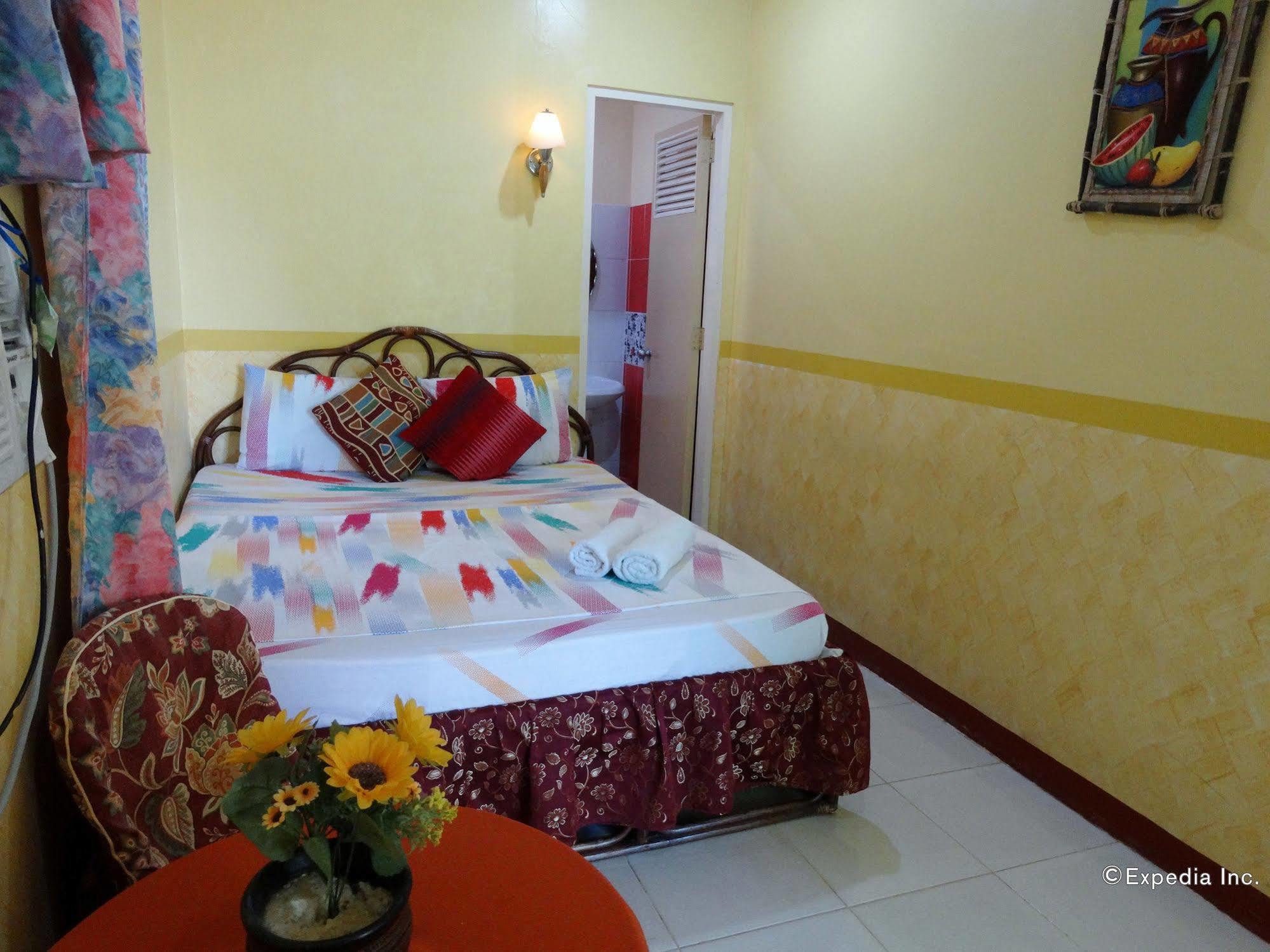 D'Lucky Garden Inn & Suites Tiniguiban Екстериор снимка