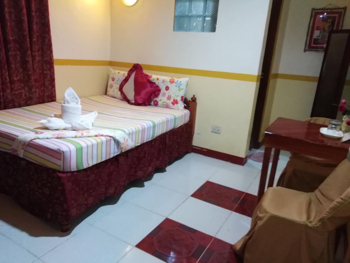 D'Lucky Garden Inn & Suites Tiniguiban Екстериор снимка