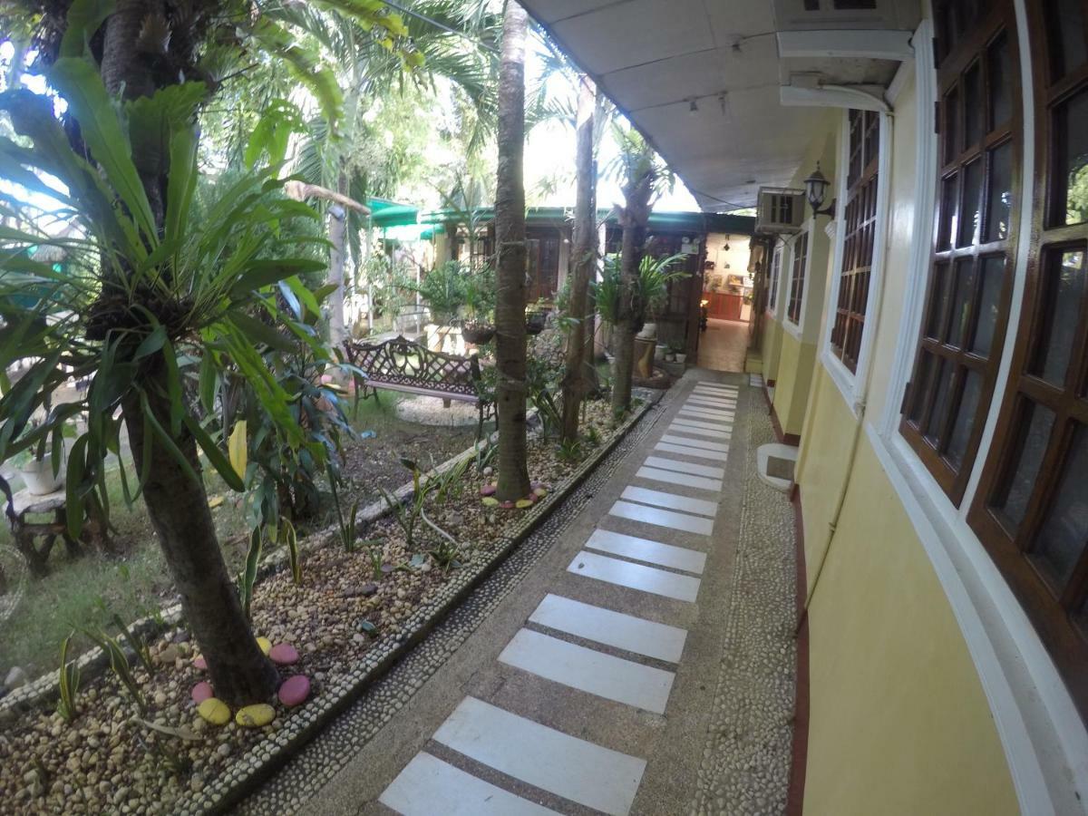 D'Lucky Garden Inn & Suites Tiniguiban Екстериор снимка